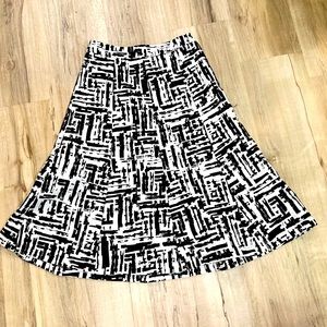 Forever 21 Black & White Skirt. Size: XS